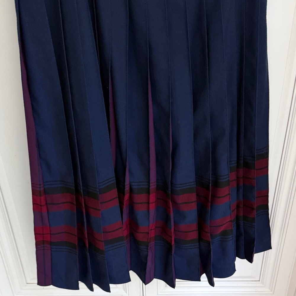 Brooks Brothers Navy and Red A-Line Skirt - Picture 3 of 11